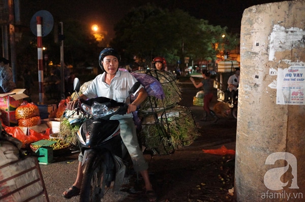 Chợ Long Biên sắp đóng cửa, hàng ngàn người lo lắng.